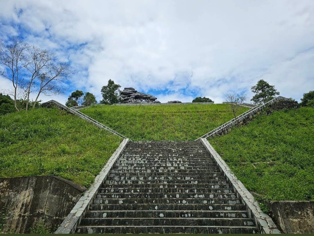 7-Day Northwest Vietnam Cycling Tour: Lai Chau to Moc Chau Adventure